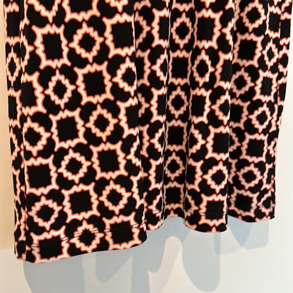 Faux-wrap dress with geometric pattern - Picture 4 of 5